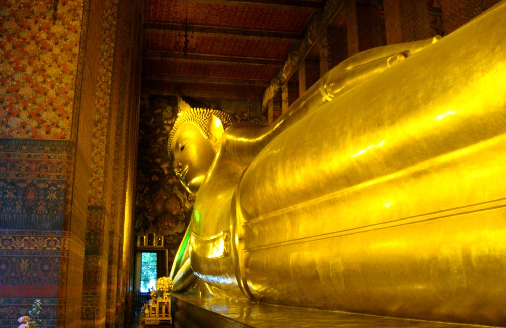 バンコク市内観光ワットポー涅槃寺