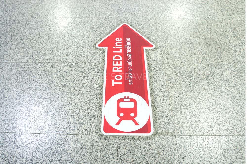 バンスー中央駅レットライン乗り場への案内表示