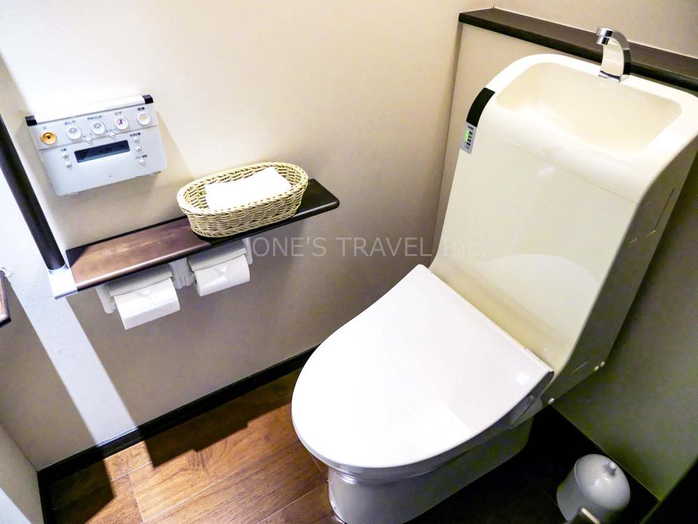 日本のウォシュレット機能付きトイレ